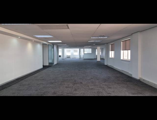 2,422M² OFFICE TO LET IN BRYANSTON